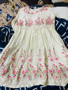 Elegant Floral Embroidered Kurta