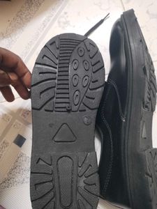UNUSED SCHOOL SHOE FOR BOYS