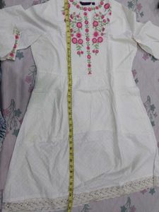 Srishti Tunic With Embroidery