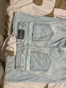 Trendy Light Wash Jeans