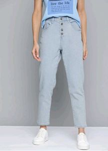 Light Wash Denim Boyfriend Jeans