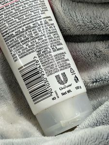 Pond&#39;s Bright Beauty Facewash