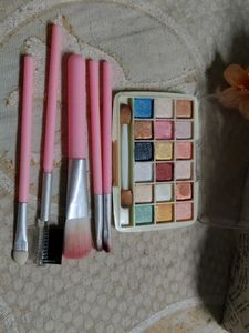 Eyeshadow Palette &amp; Brush Set