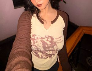 Raglan Sleeves Graphic Print Long Sleeve Crop Top