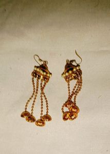 Earings..Jhumka Gold Coloured And Free Small Girls Bracelet