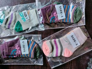Pair Of 4 Socks for Babies 0-12months