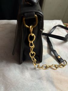 Black Classy Looking Slingbag