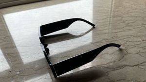 Sleek Black Retro Sunglasses
