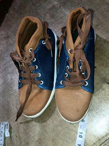 Girls and boys use Shoes