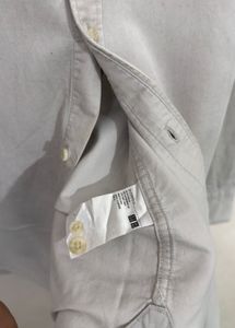 Uniqlo Button-Down Shirt caudry