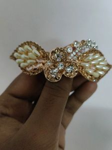 Hair Clip With Pearls And Stone