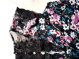 Shein Floral Lace Top..🎀