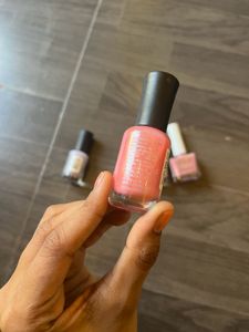 6 Pair Of Nailpolish