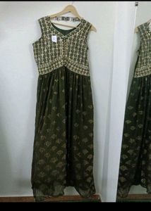 FIXED PRICE!!!WEDDING GOWN WITH DUPATTA