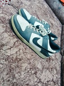 Off-grey Casual Sneakers