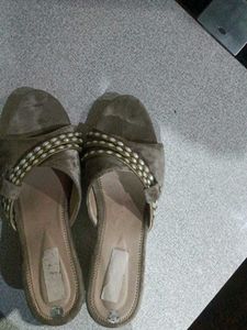 Elegant Slides with Pearl Detail