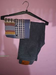 Jeans With Printed Half Shirt
