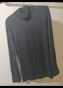 Turtle neck polka dot sweater style