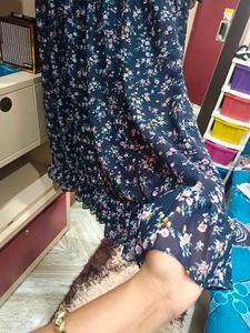 Floral Print Midi Dress 42 and 44 wear it.