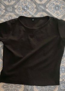 Black Round Neck Crop T-shirt