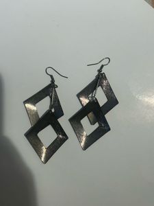 Elegant Black Geometric Drop Earrin