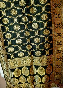 Elegant Black &amp; Gold Dupatta