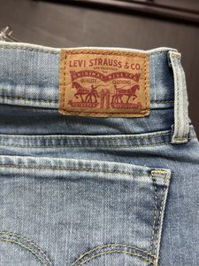 Levi&#39;s Light Wash Denim Jeans