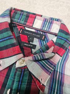 Tommy Hilfiger Multi-Color Shirt (Size L)