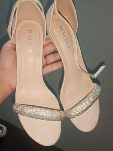 Elegant beige Heels