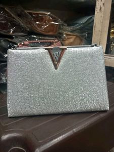 🤩Silver &#39;V&#39; Detail  Sling Bag