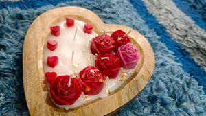 New Trending Wooden Heart Tray Candle