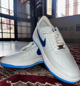 Nike Sneakers Of White And Blue Colour