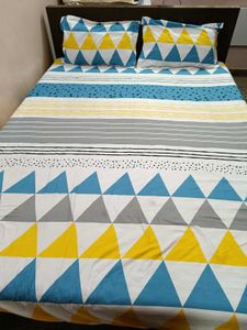 Geometric Queen Bedsheet With 2 Pillow Covers