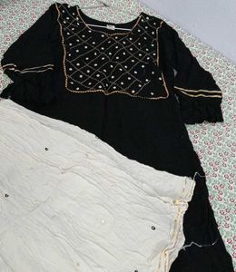 🖤✨ Elegant Black Embroidered Ethnic Set ✨🤍