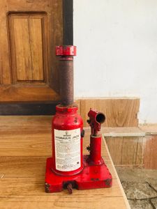 Titan Hydraulic Jackey