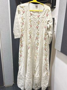 Elegant Floral Embroidered Kurta