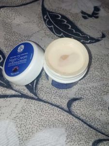 The Moms Vo.  Night Cream For Skin Care.