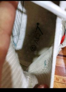 Comfortable White Sports Shoes