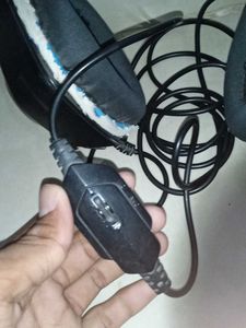 👉 Wired Over-Ear Headphones with Mic – One Side N
