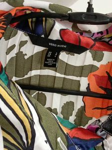 vibrant lose Multi colour crop top shirt
