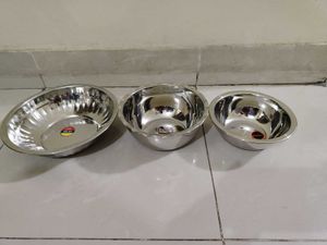 New Unused Stainless Steel Bowls (Set of 3)