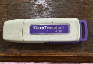 DataTraveler 8GB And 4 USB Drive
