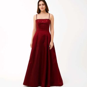 Elegant Maroon Gown 🎉🎊 Price Drop