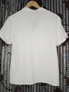 womens..... top..... off wight color