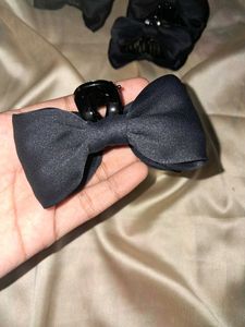 Bow Clutcher