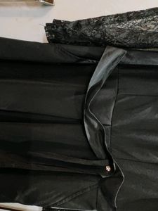 Black Maxi Dress With Laced Sleeves Of Size - Xl.