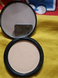 Weightless Matte Finish Compact