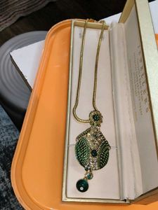 Elegant Green &amp; Gold Necklace