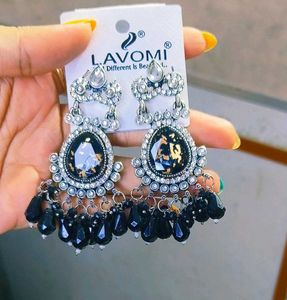 Lavomi Dangle Earrings