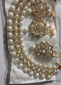 White Jewelry Set Earrings And Mangtikka